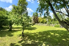 TERRAIN DE 700M2-PISCINABLE-CONSTRUCTIBILITÉ JUSQU'À 250M2-PROCHE COMMERCES ET PORT A PIEDS