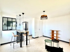 LE POULIGUEN - 1-BEDROOM APARTMENT OF 37M2 - ONE PARKING SPACE - CLOSE TO SHOPS WITHIN WALKING DISTANCE - QUIET LOCATION