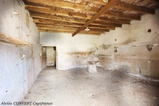 Bâtisse à vendre 5 pièces + abris proche de MEZERIAT (01) terrain 1320m² constructible