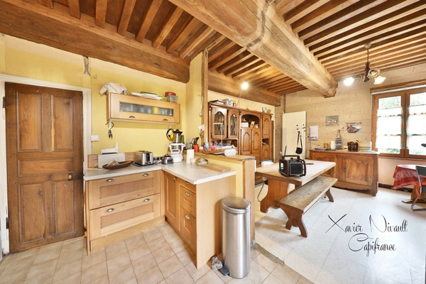 Maison à vendre 6 pièces proche de LESCHEROUX (01)