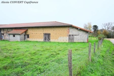 Bâtisse à vendre 5 pièces + abris proche de MEZERIAT (01) terrain 1320m² constructible
