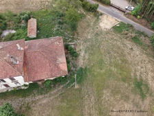 Dépendance 115m² avec 946m² de terrain proche centre village Foissiat