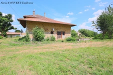 Dépendance 115m² avec 946m² de terrain proche centre village Foissiat