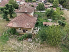 Dépendance 115m² avec 946m² de terrain proche centre village Foissiat