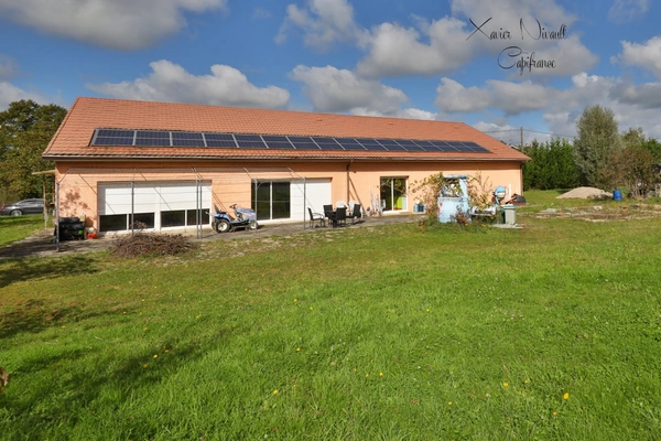 Maison à vendre 8 pièces proche de MANTENAY MONTLIN (01)