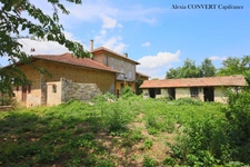 Dépendance 115m² avec 946m² de terrain proche centre village Foissiat