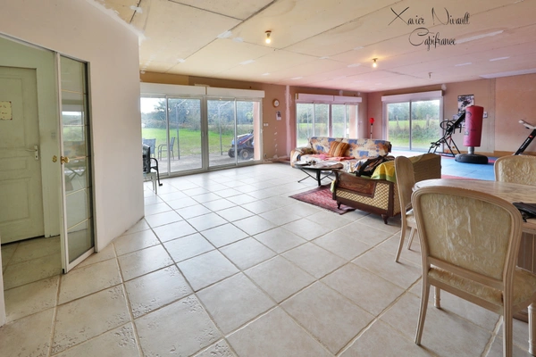 Maison à vendre 8 pièces proche de SAINT TRIVIER DE COURTES (01)