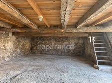 Maison ancienne en pierre de 117 m² avec vastes combles et grange en pierre