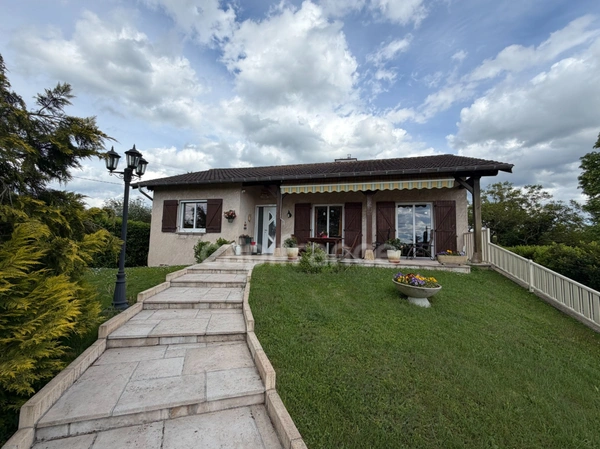 Maison familiale avec grand sous-sol, jardin arboré et vue dégagée – Proche Pont-de-Vaux