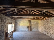 Maison ancienne en pierre de 117 m² avec vastes combles et grange en pierre