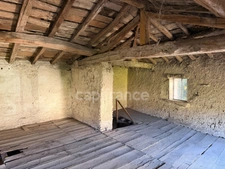 Maison ancienne en pierre de 117 m² avec vastes combles et grange en pierre