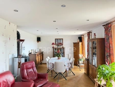 Maison familiale avec grand sous-sol, jardin arboré et vue dégagée – Proche Pont-de-Vaux