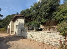 Berzé-la-Ville – Maison troglodyte avec grotte naturelle, charme brut et rénovation moderne