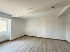 The charm of the old, the comfort of the modern – Renovated house of 124 m² in Saint-Maurice-de-Satonnay