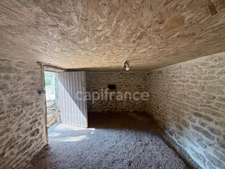 Berzé-la-Ville – Maison troglodyte avec grotte naturelle, charme brut et rénovation moderne