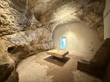 Berzé-la-Ville – Maison troglodyte avec grotte naturelle, charme brut et rénovation moderne