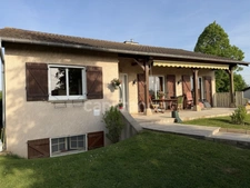 Maison familiale avec grand sous-sol, jardin arboré et vue dégagée – Proche Pont-de-Vaux