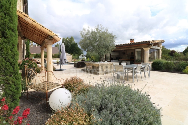 Demeure de charme avec piscine au cœur de la Côte Chalonnaise 