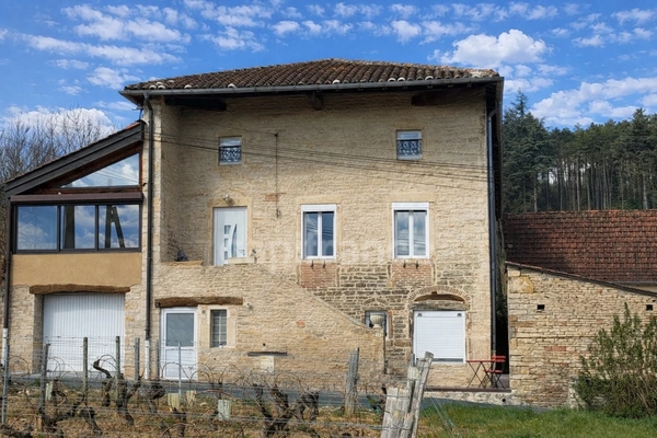 Maison en pierre avec vue exceptionnelle – Vire (71260)