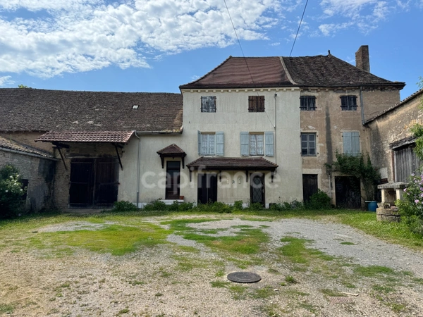A rénover, maison ancienne à 3 minutes de Tournus