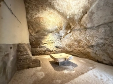 Berzé-la-Ville – Maison troglodyte avec grotte naturelle, charme brut et rénovation moderne
