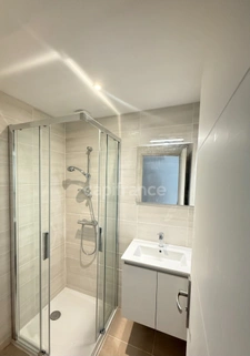 Berzé-la-Ville – Troglodyte house with natural cave, raw charm and modern renovation