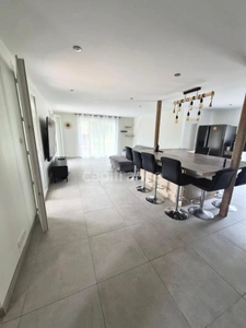 Maison de caractère avec piscine sur terrain arboré de 2452 m² JUGEALS NAZARETH (19)