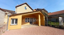 Maison de ville à CHAUFFAILLES - 110 m² avec jardin intérieur.
