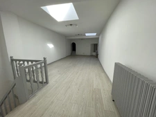 Dpt Saône et Loire (71), à vendre Centre CHAUFFAILLES Local commercial et appartement -200m2  - rénové -
