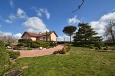 Vue exceptionnelle sur la campagne du sud brionnais - maison 120m² - 3 chambres - secteur trés calme.