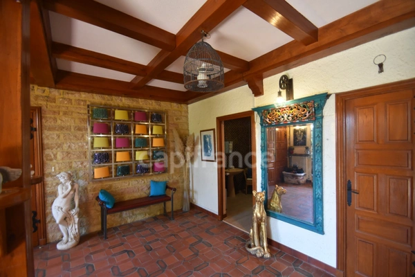BELMONT DE LA LOIRE - Maison 215 m² - 7 pièces - proche commodités.