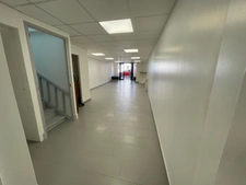 Centre CHAUFFAILLES Local commercial avec appartement rénové - total de 200m2  