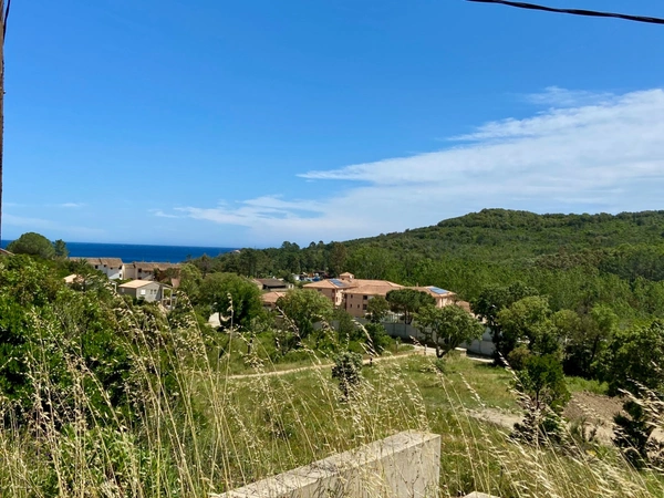 Dpt Corse (20), à vendre FAVONE appartement T3 de 53,60 m2 en rez de jardin plage à pied vue mer