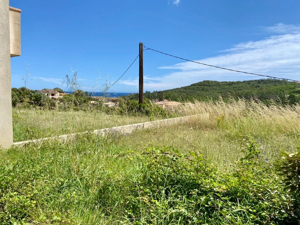 À VENDRE FAVONE – Appartement T3 de 53,16 m² en rez-de-jardin plage à pied avec vue mer