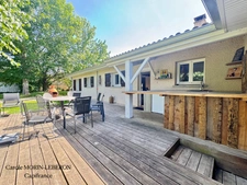 Maison de plain-pied, 4 chambres, double garage et jardin
