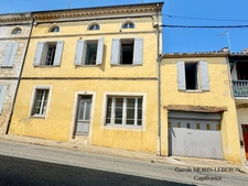 Maison en pierre à rénover, 3 chambres, garage et cour