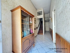 Maison en pierre à rénover, 3 chambres, garage et cour