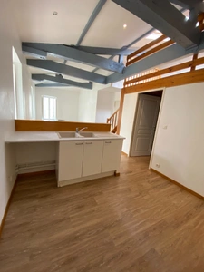 LANGON CENTRE VILLE - Immeuble en pierres comprenant 2 appartements et 1 local commercial 
