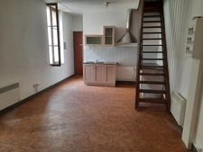  Immeuble en pierres, deux appartements de type 3, deux garages