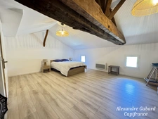 Corps de ferme rénové avec grange attenante - 4 chambres - Terrain de plus d'un hectare