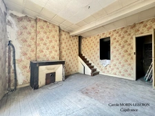 Maison en pierre à rénover, 3 chambres, garage et cour