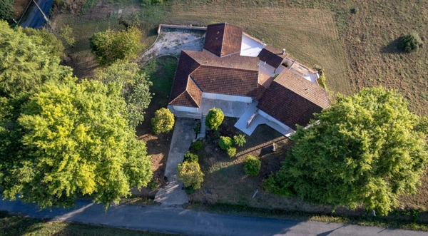 Axe La Réole-Langon - Maison de plain-pied - 5 chambres + bureau - Jardin 3 000 m² - 3 Garages