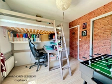 Maison de plain-pied, 4 chambres, double garage et jardin