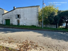 Maison en pierre à rénover,3 chambres, garage et jardin