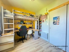 Maison de plain-pied, 4 chambres, double garage et jardin