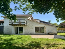 Sud réolais, maison en pierres , 4 chambres, séchoir, jardin