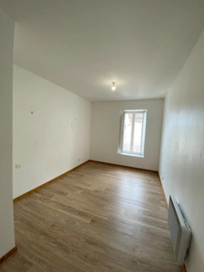 LANGON CENTRE VILLE - Immeuble en pierres comprenant 2 appartements et 1 local commercial 