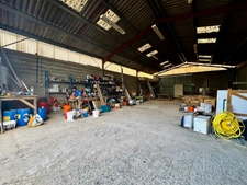 MONSEGUR, bâtiment réhabilitable, terrain d'envrion 1684 m²  