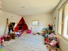 À VENDRE VIEUX BRIOLLAY - Maison familiale de plain-pied avec terrain de 800 m² 