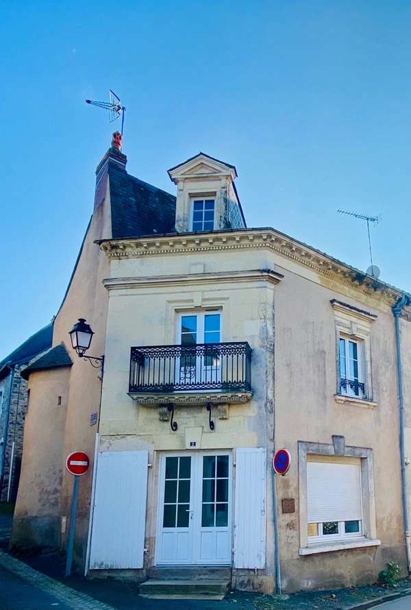 À Vendre : Maison de ville 3 chambres avec dépendance Mayenne 53200